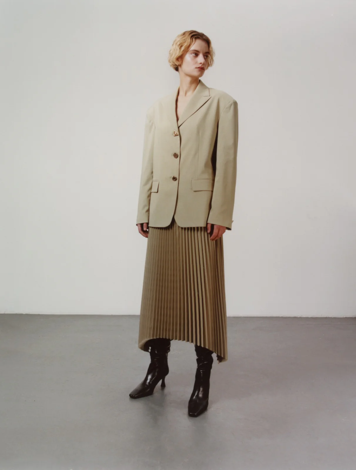 Dilan Skirt Tailored Suiting Sage - Image 8